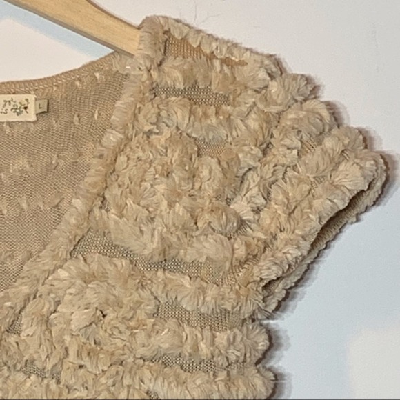 Chic Textured Beige Shrug - Picture 3 of 5